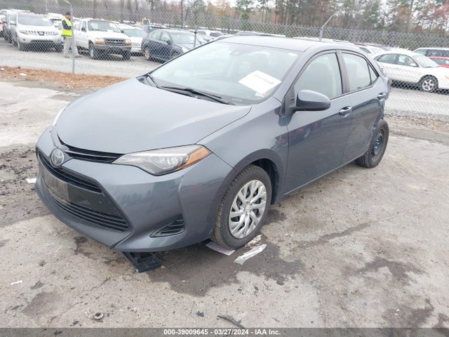 Toyota COROLLA LE 2018 5YFBURHE5JP818736 Image 2