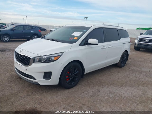 KIA SEDONA LX 2016 KNDMB5C19G6090009 Image 2