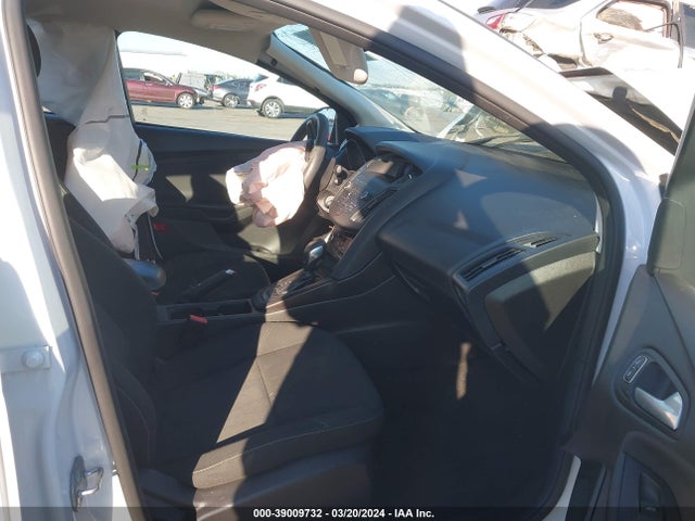 Ford FOCUS SE 2018 1FADP3FEXJL319171 Image 5
