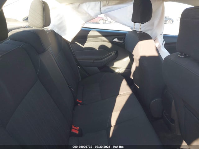 Ford FOCUS SE 2018 1FADP3FEXJL319171 Image 8