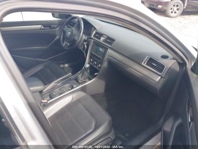 1VWAT7A32FC006321 Volkswagen Passat 1.8t Wolfsburg Edition