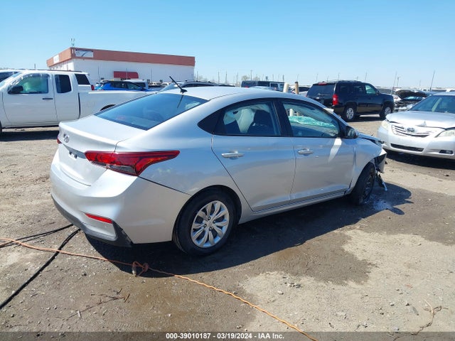 Hyundai ACCENT SE 2018 3KPC24A37JE021458 Image 4