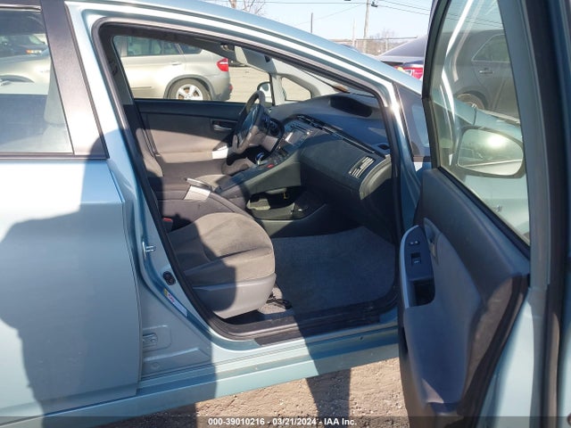Toyota Prius Two 2014 JTDKN3DU3E1851073 Image 5