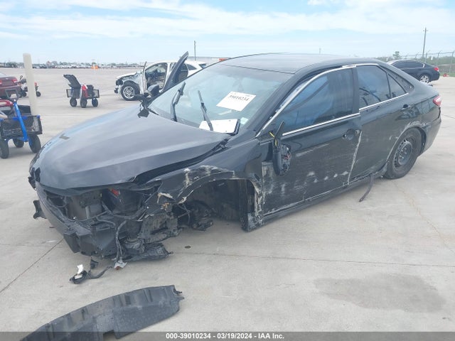 Toyota CAMRY LE 2016 4T4BF1FKXGR532317 Image 2