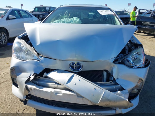 Toyota Prius C Four 2014 JTDKDTB38E1063256 Image 12