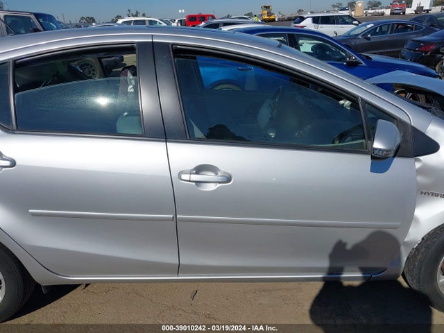 Toyota Prius C Four 2014 JTDKDTB38E1063256 Image 13