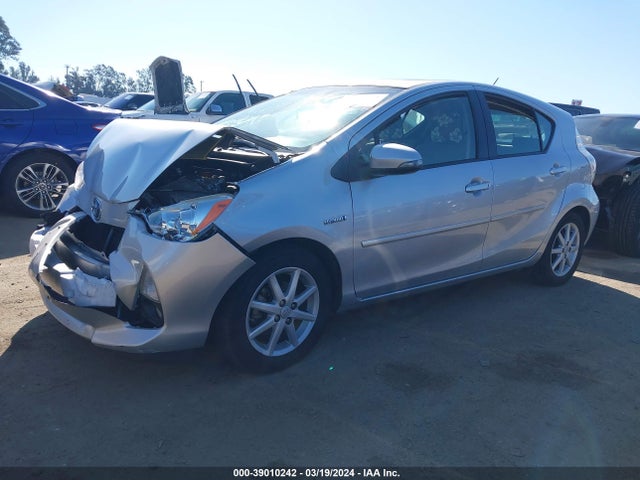 Toyota Prius C Four 2014 JTDKDTB38E1063256 Image 2