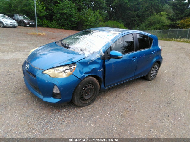 Toyota Prius C Three 2014 JTDKDTB37E1078444 Image 2