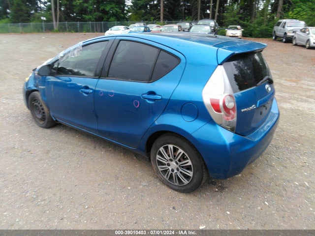 Toyota Prius C Three 2014 JTDKDTB37E1078444 Image 3