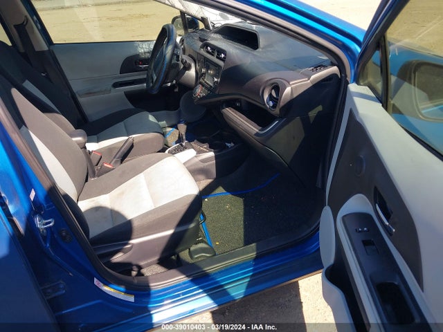 Toyota Prius C Three 2014 JTDKDTB37E1078444 Image 5