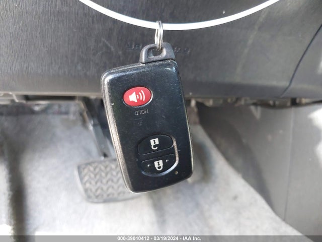 Toyota Prius Two 2014 JTDKN3DU2E1781260 Image 11