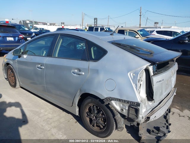 Toyota Prius Two 2014 JTDKN3DU2E1781260 Image 3