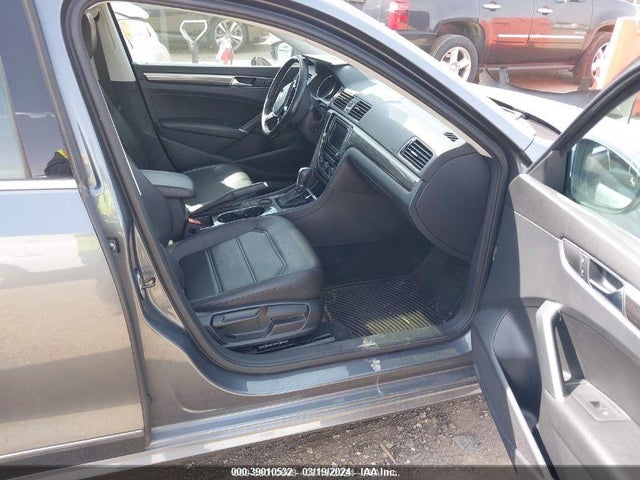 1VWBT7A38HC071973 Volkswagen Passat 1.8t Se