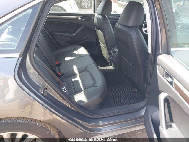 1VWBT7A38HC071973 Volkswagen Passat 1.8t Se