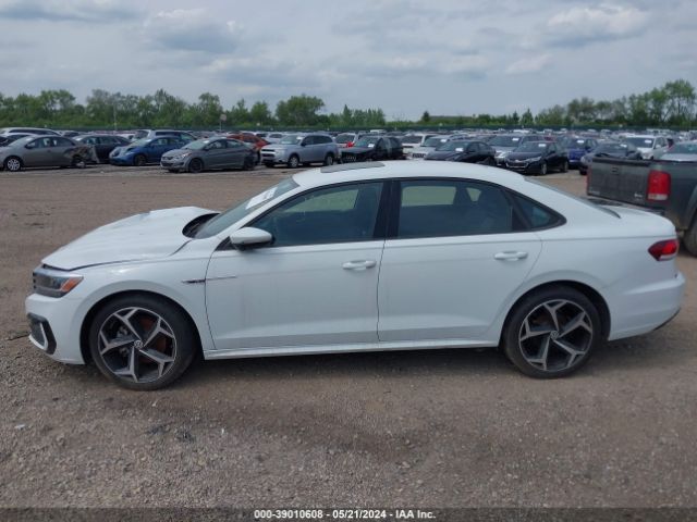 1VWMA7A33MC011186 Volkswagen Passat 2.0t R-line