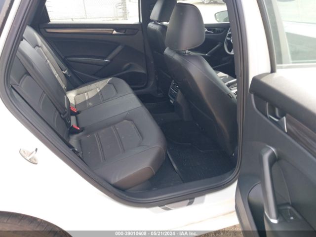 1VWMA7A33MC011186 Volkswagen Passat 2.0t R-line