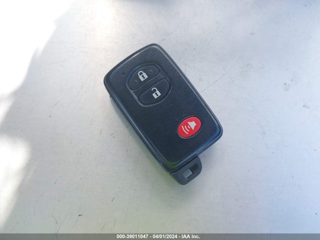 Toyota Prius V Three 2015 JTDZN3EU9FJ022541 Image 11