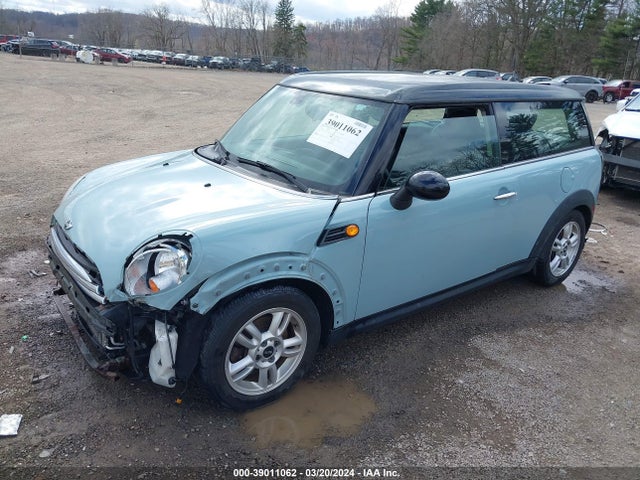 2013 MINI CLUBMAN WMWZF3C59DT490258 Photo 1