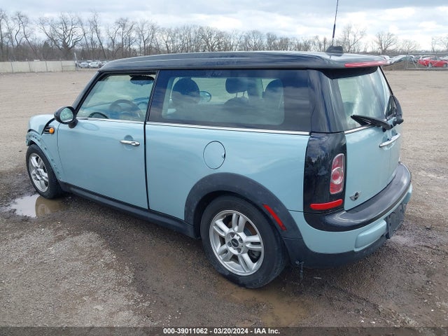 2013 MINI CLUBMAN WMWZF3C59DT490258 Photo 2
