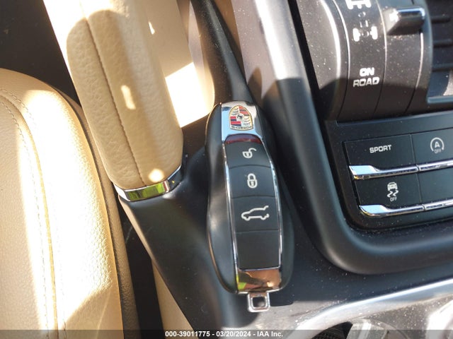 2018 PORSCHE CAYENNE WP1AA2A26JKA07505 Photo 10