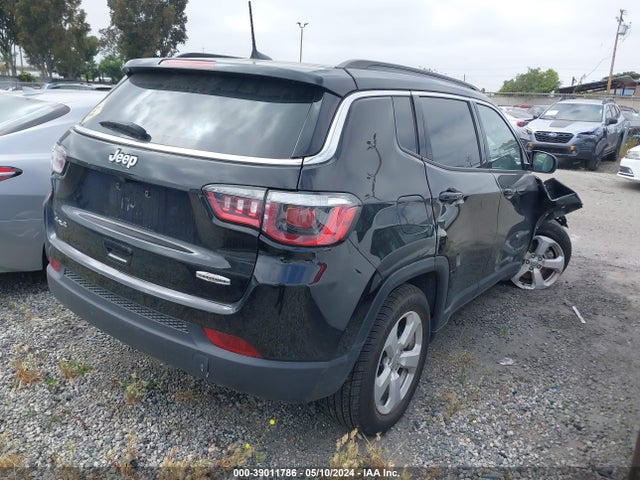 3C4NJDBB5KT600883 Jeep Compass Latitude 4x4