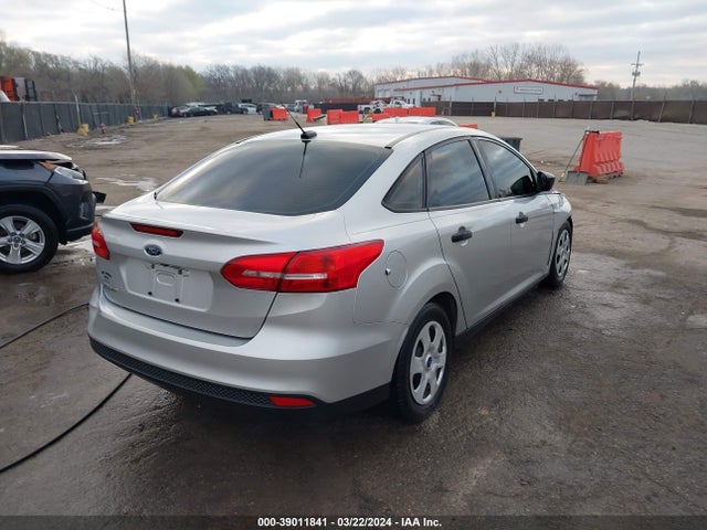 Ford FOCUS S 2017 1FADP3E22HL341764 Image 4