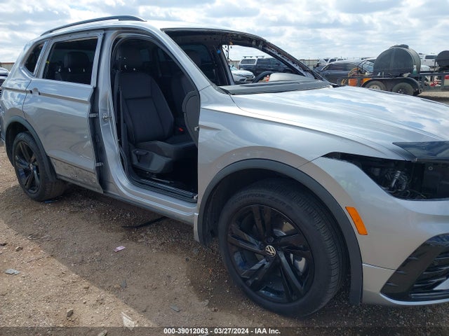 3VVCB7AX3PM034356 Volkswagen Tiguan 2.0t Se R-line Black