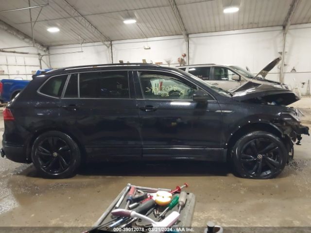 3VV8B7AX5PM019296 Volkswagen Tiguan 2.0t Se R-line Black