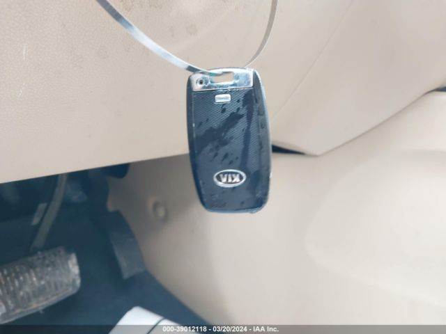 KNDMC5C1XG6181741 KIA SEDONA EX