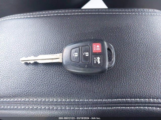 Toyota COROLLA SE 2019 5YFBURHE1KP933223 Image 11