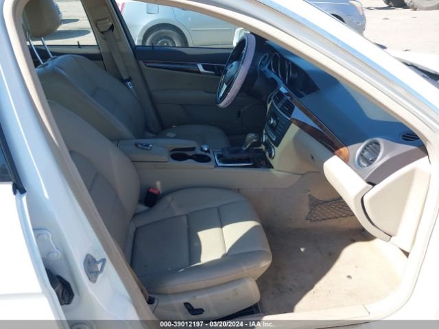 WDDGF8AB2ER315175 Mercedes-Benz C 300 Luxury 4matic/sport 4matic