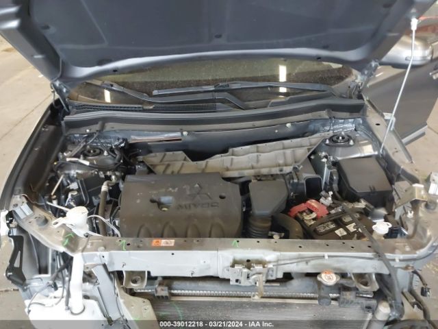 JA4AZ3A33JZ043078 Mitsubishi Outlander Se