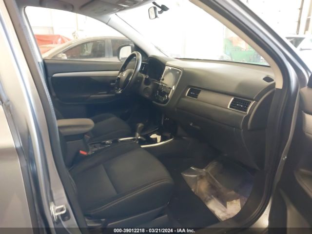 JA4AZ3A33JZ043078 Mitsubishi Outlander Se