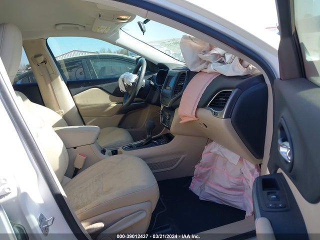 1C4PJLCB2KD130075 Jeep Cherokee Latitude Fwd