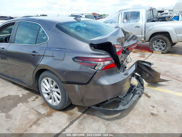 Toyota CAMRY LE 2022 4T1C11AK7NU003196 Image 18