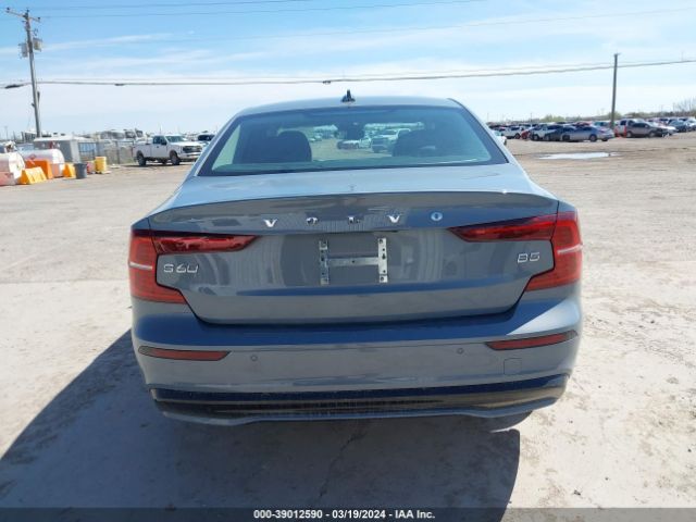 7JRL12FK9RG300057 Volvo S60 B5 Core Dark Theme