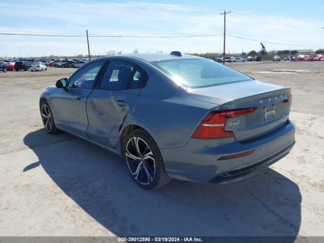 7JRL12FK9RG300057 Volvo S60 B5 Core Dark Theme