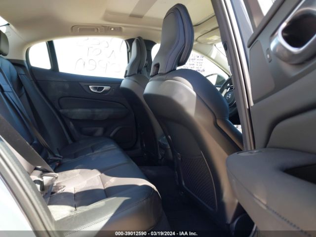 7JRL12FK9RG300057 Volvo S60 B5 Core Dark Theme