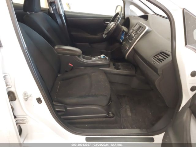 1N4AZ0CP8FC318478 Nissan LEAF S
