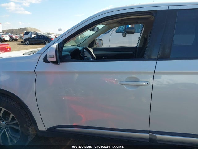 Mitsubishi Outlander Se 2018 JA4AZ3A39JZ024244 Image 14