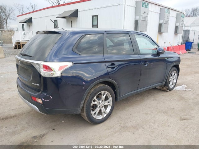 JA4AD3A3XFZ000394 Mitsubishi Outlander Se