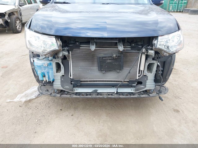 JA4AD3A3XFZ000394 Mitsubishi Outlander Se