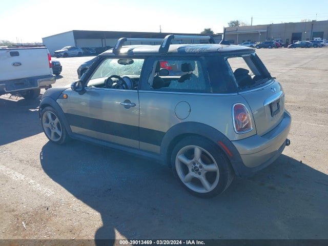 2009 MINI COOPER WMWMF33589TW71238 Photo 2