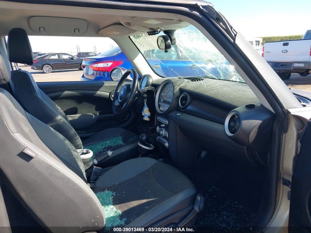 2009 MINI COOPER WMWMF33589TW71238 Photo 4