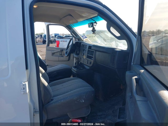 Chevrolet Express 2500 Work Van 2016 1GCWGAFF5G1300046 Image 5