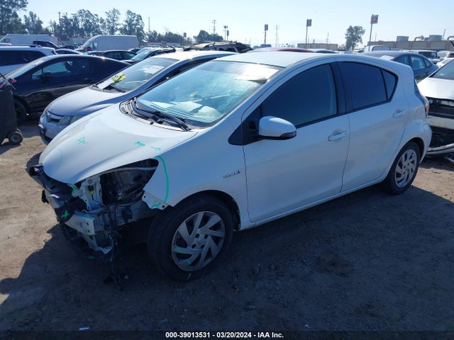 Toyota Prius C Three 2015 JTDKDTB37F1579187 Image 2