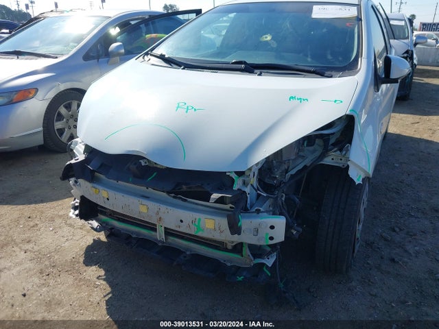 Toyota Prius C Three 2015 JTDKDTB37F1579187 Image 6