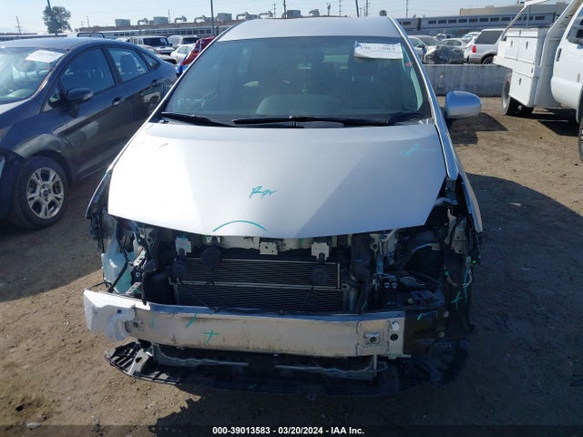 Toyota Prius V Three 2016 JTDZN3EU4GJ045128 Image 13