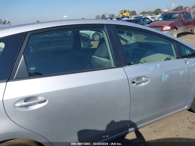 Toyota Prius V Three 2016 JTDZN3EU4GJ045128 Image 14