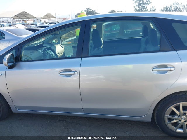Toyota Prius V Three 2016 JTDZN3EU4GJ045128 Image 15